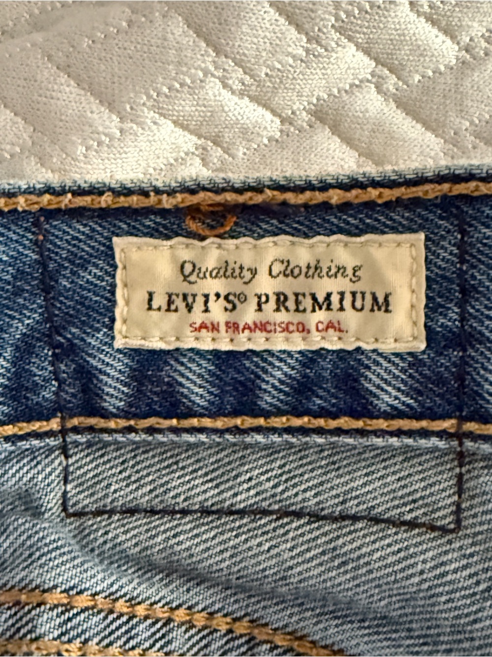 Levi's Women’s Straight-Leg Jeans — Medium Blue Wash - Picture 6 of 6